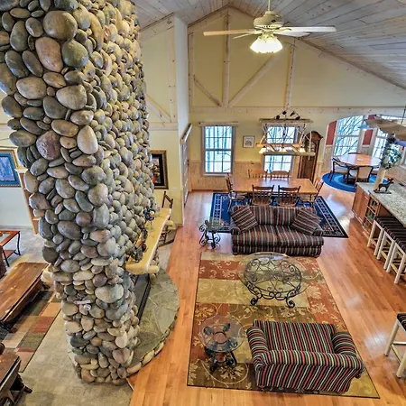 Rustic Northern Retreat With Game Room And Golf Views!